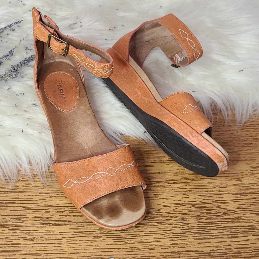Ariat leather sandals size 7 leather straps